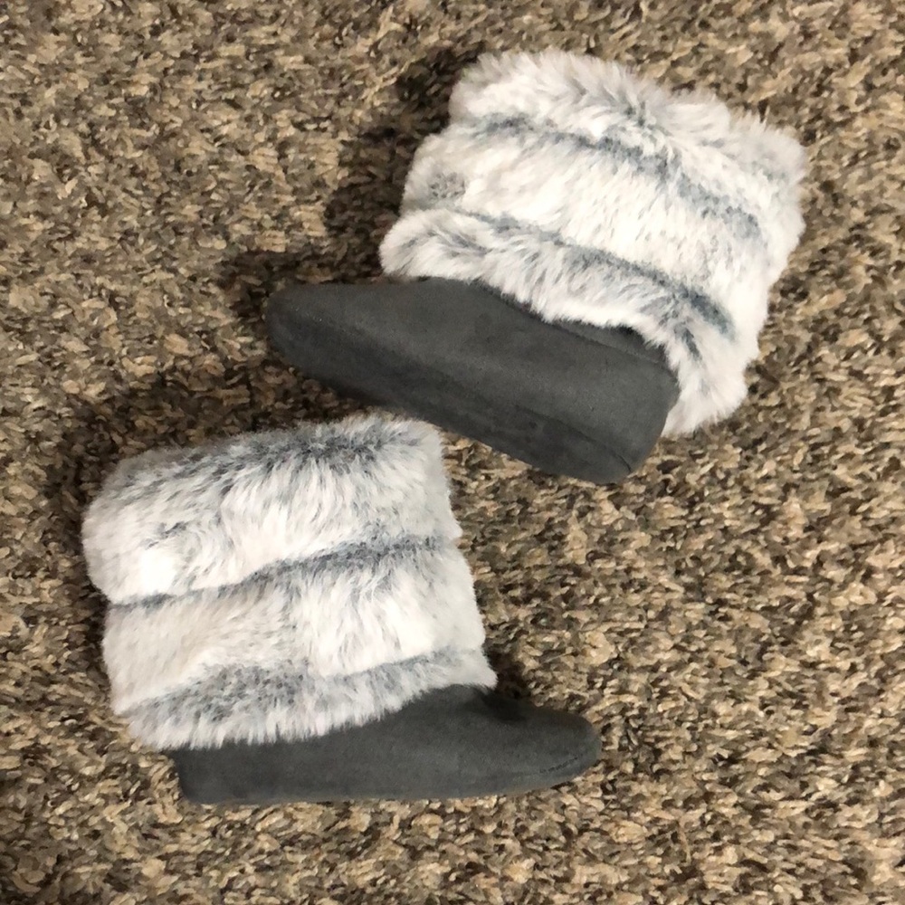 Cozy Kids' Booties - Gray and Pink - Picture 5 of 5